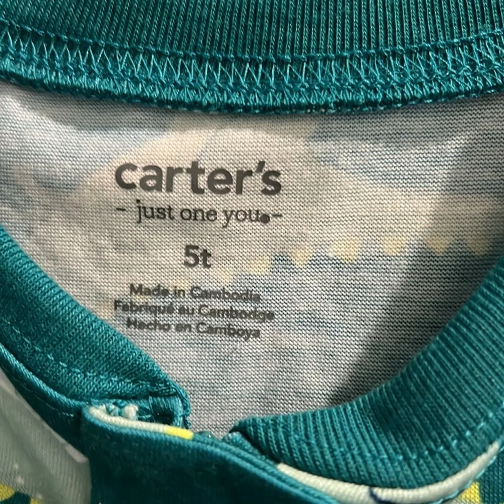 Carter’s set of 2 5T onsie zip up dinosaur pajamas with no slip feet NWT